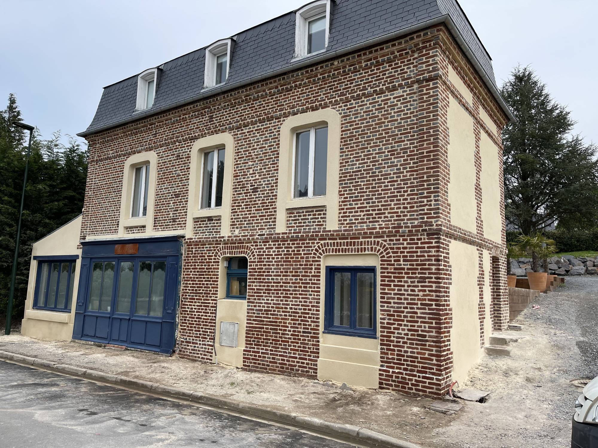 Application d'un joint sur façade en brique rouge à Le Havre 76