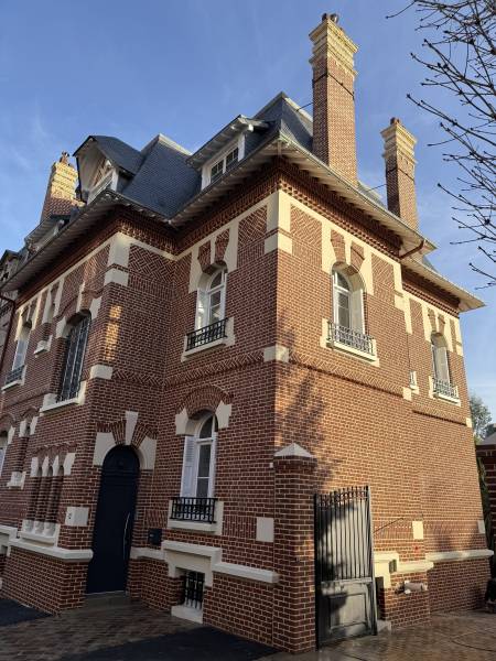 Rejointoiement de façade brique à la chaux sur Le Havre